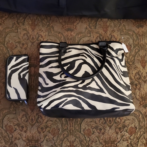 Stylish Zebra Print and Wallet Set - Picture 3 of 6